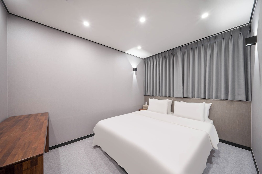 2 ROOMS, DOUBLE BED, OCEAN VIEW