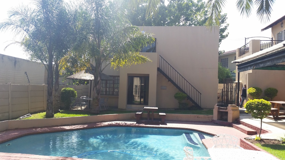 Louhallas Bed & Breakfast 15/16