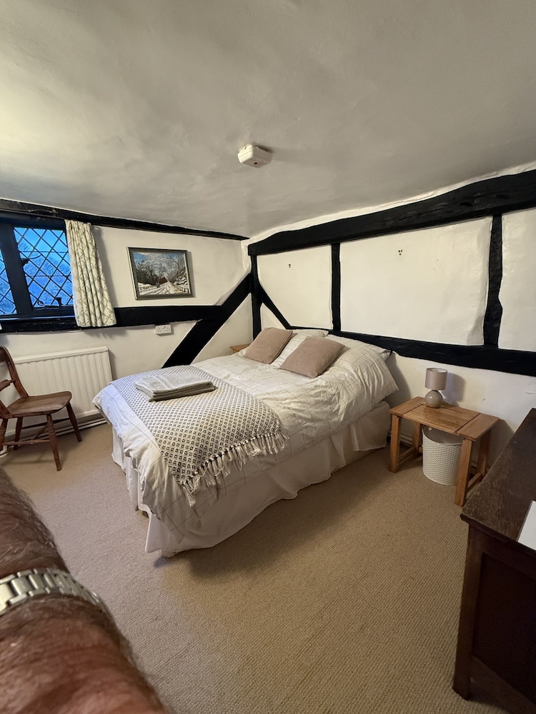 Dunsfold B&amp;B 28/44