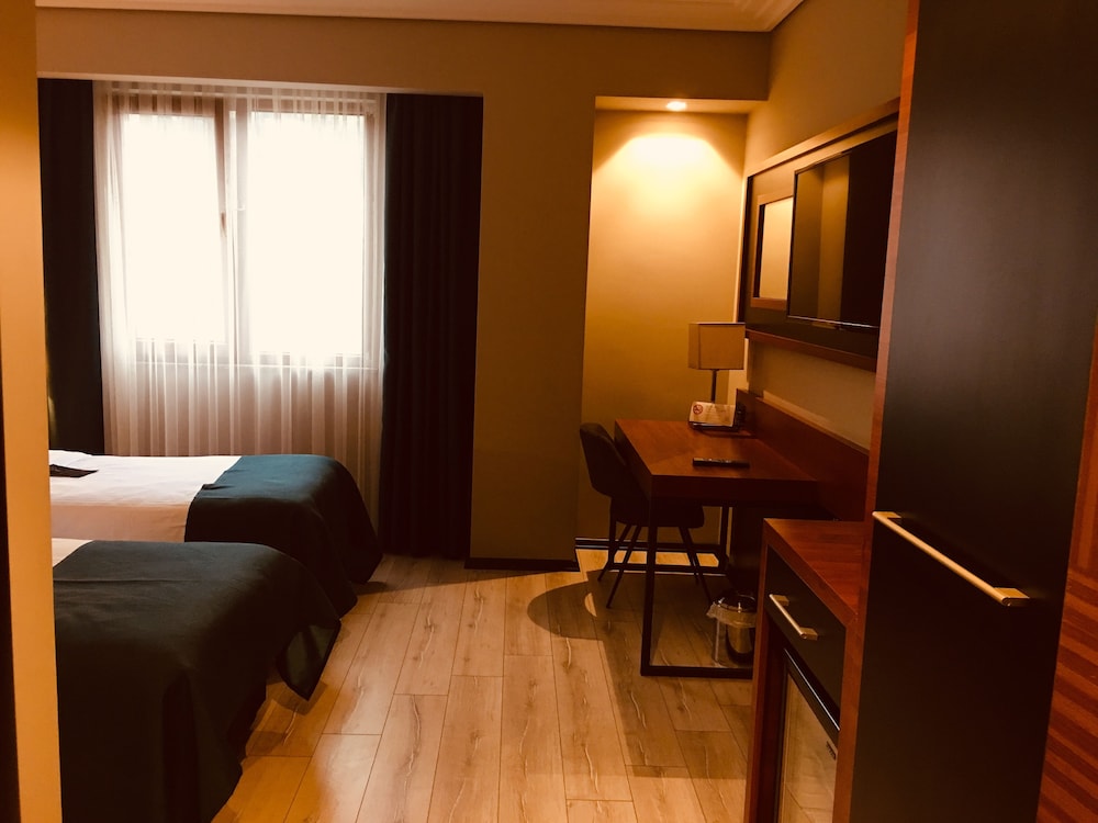 Grand Vaves Hotel 32/58
