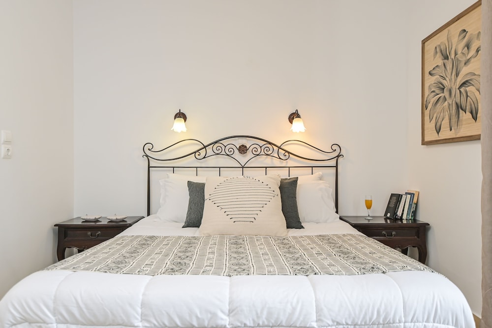 COMFORT, STUDIO, SUITE, PARTIAL SEA VIEW