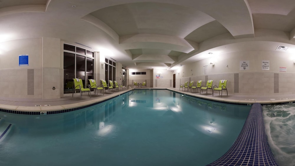 Holiday Inn Detroit Metro Airport 16/58