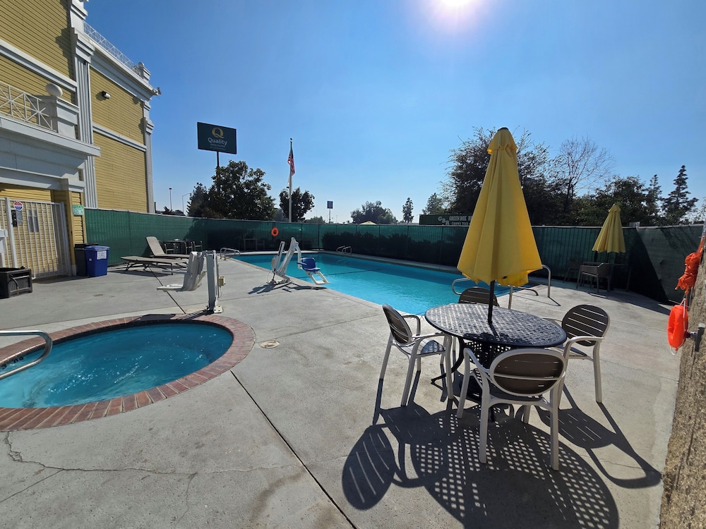 Quality Inn & Suites Tulare CA 47/50