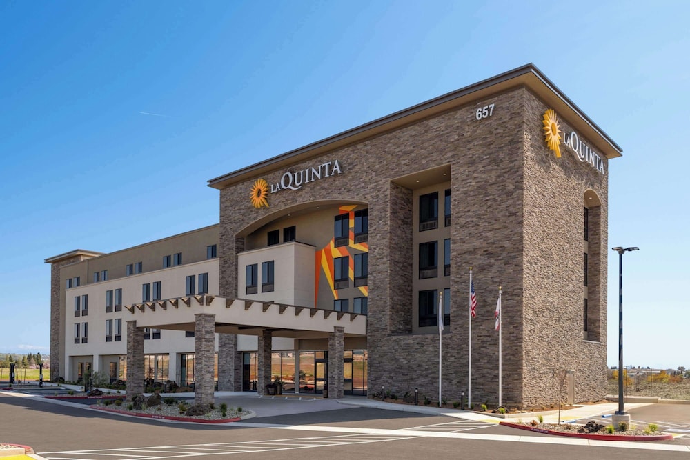 La Quinta Inn and Suites by Wyndham Lincoln 78/84