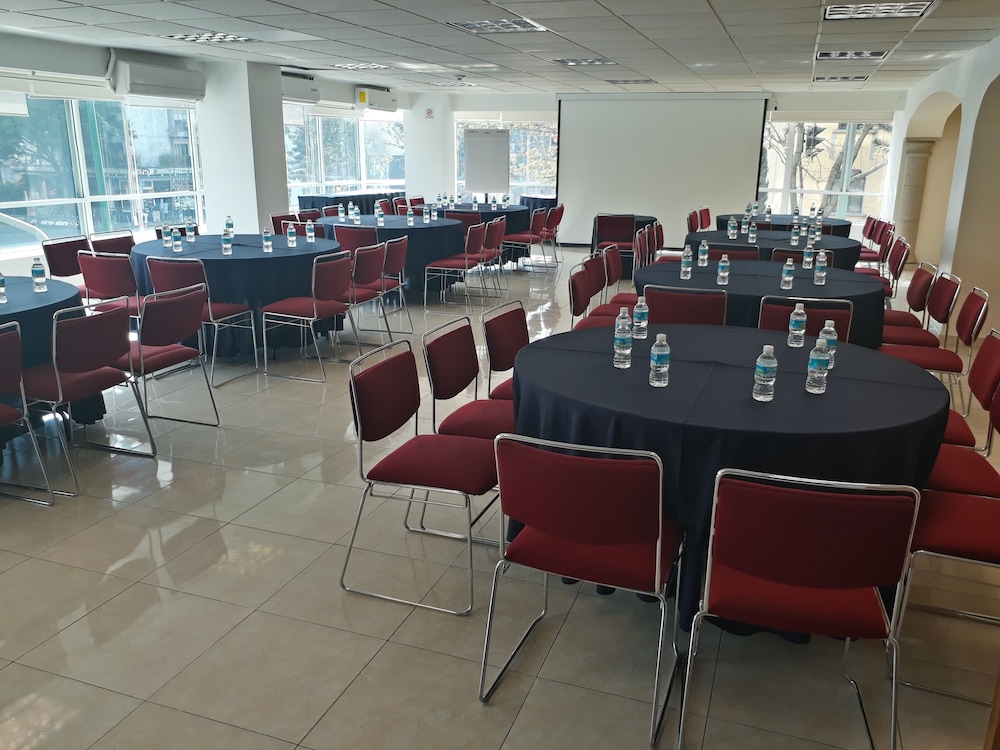 Hotel & Suites PF 33/43