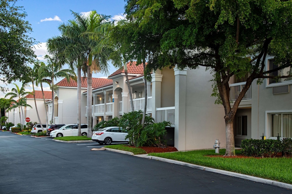 Studio 6 Extended Stay - West Palm Beach, FL 44/52