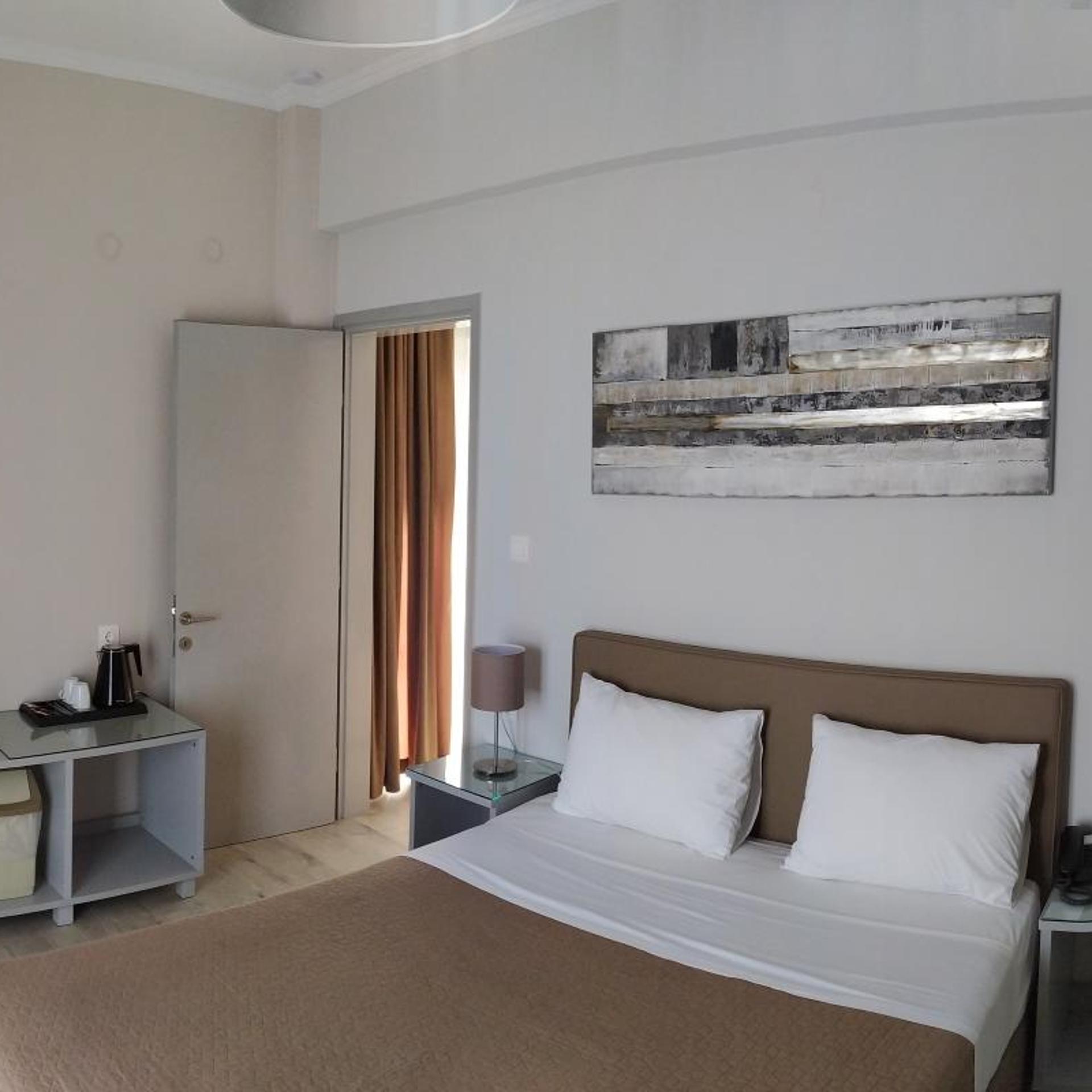 Junior Suite, Square View, Side Sea View