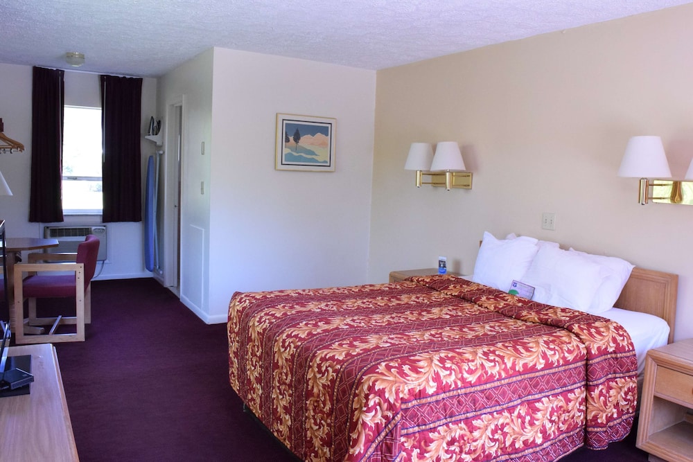 Knights Inn Oswego East 28/59