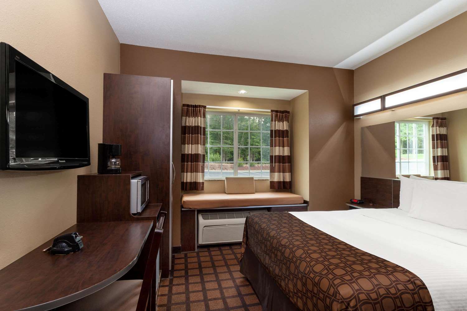 MICROTEL INN & SUITES BY WYNDHAM COLUMBIA/AT FORT JACKSON 18/34
