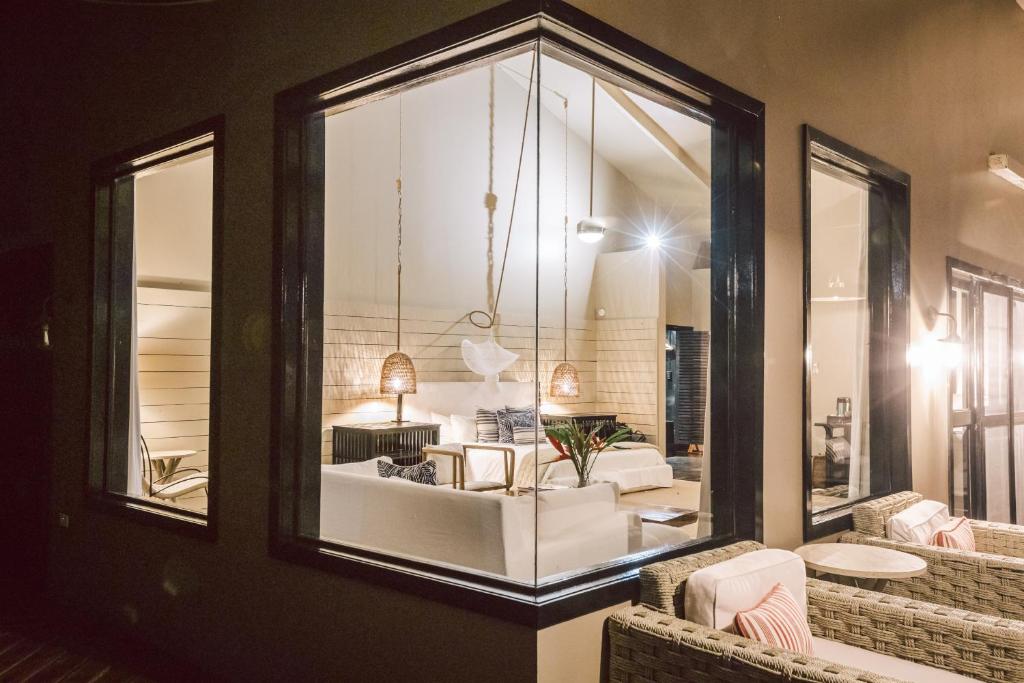 Canopy, Signature, Suite