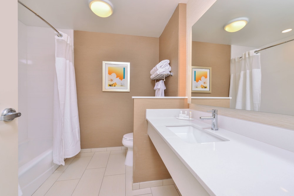 FAIRFIELD INN & SUITES CORALVILLE 13/49