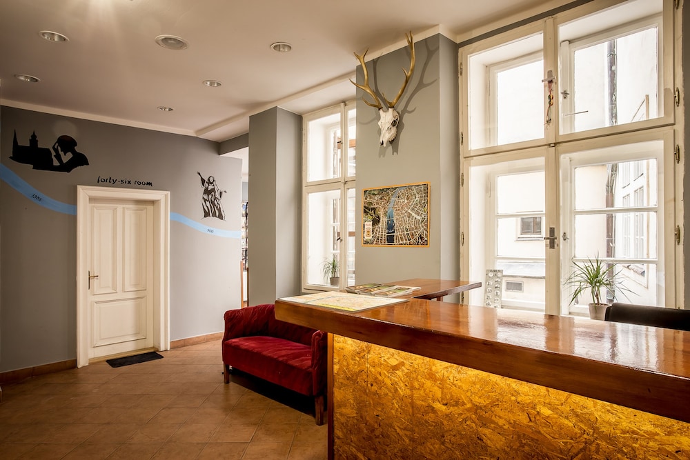 Ahoy Hostel 4/40