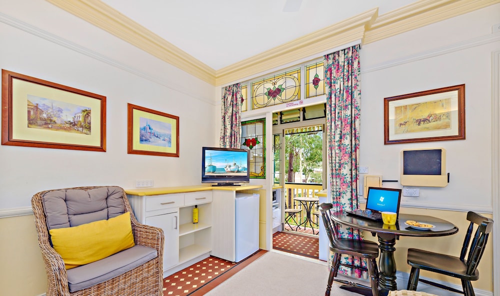 The Charrington Boutique Hotel 57/58