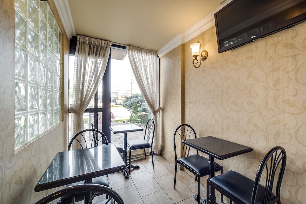 Monte Carlo Inn Toronto West Suites 40/65