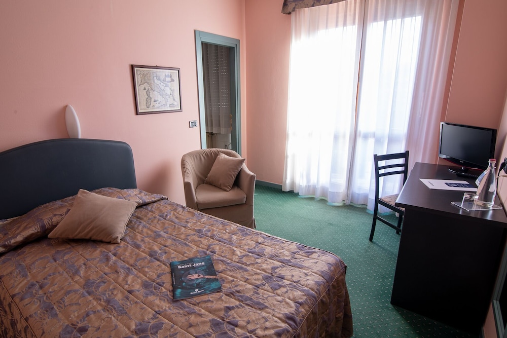 Hotel Vittoria 18/36