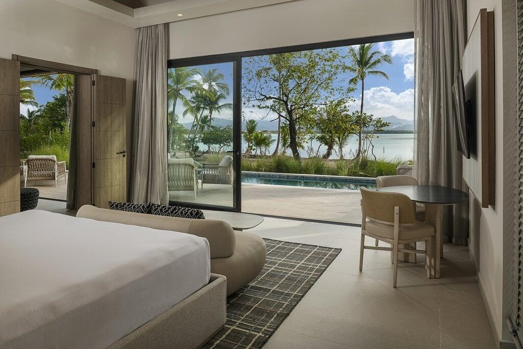 2 Bedrooms, Club, Suite, Bungalow, King Bed