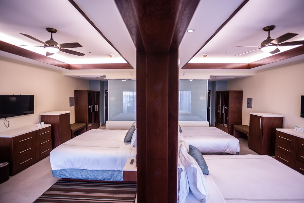 Surfrider Resort Hotel 23/79