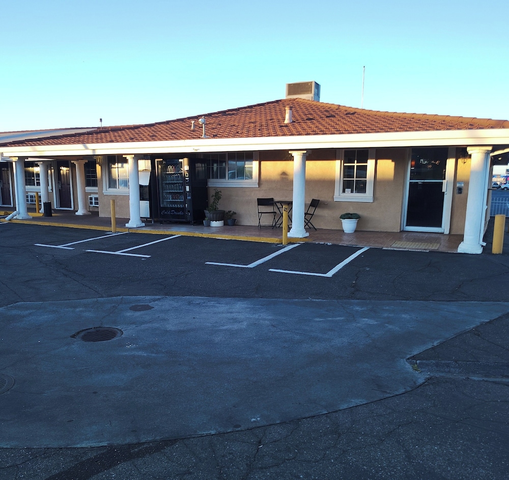 Holiday Motel Oakdale 6/66