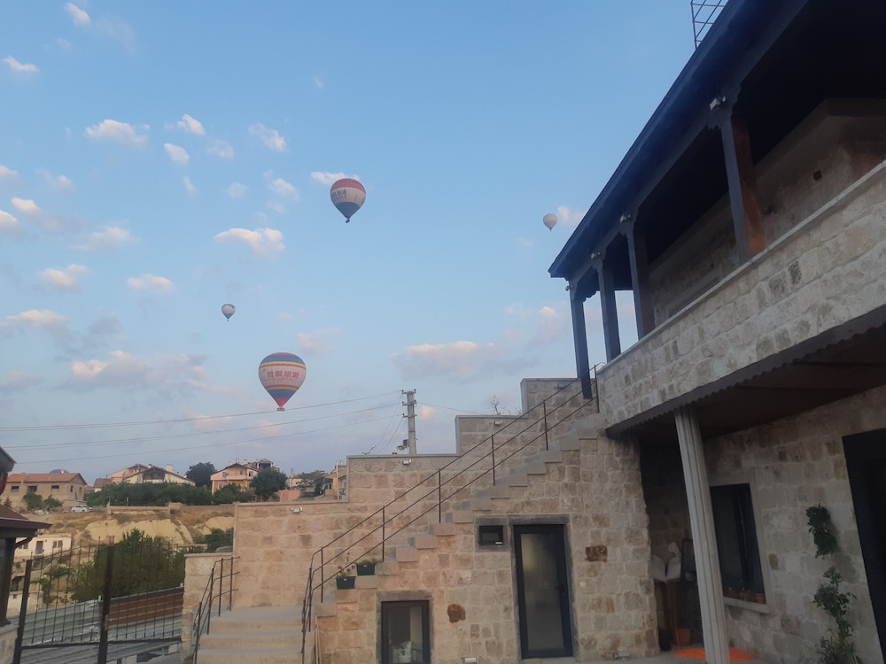 Megaron Cave Hotel 40/46