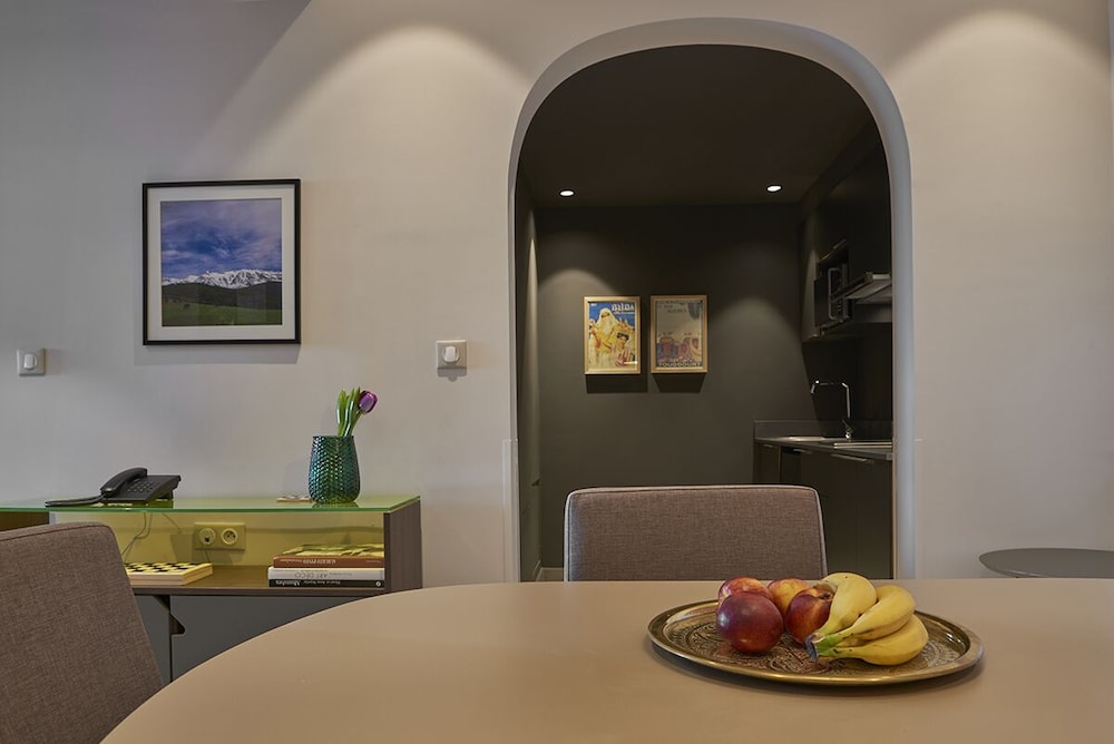 M Suite Hotel 38/50