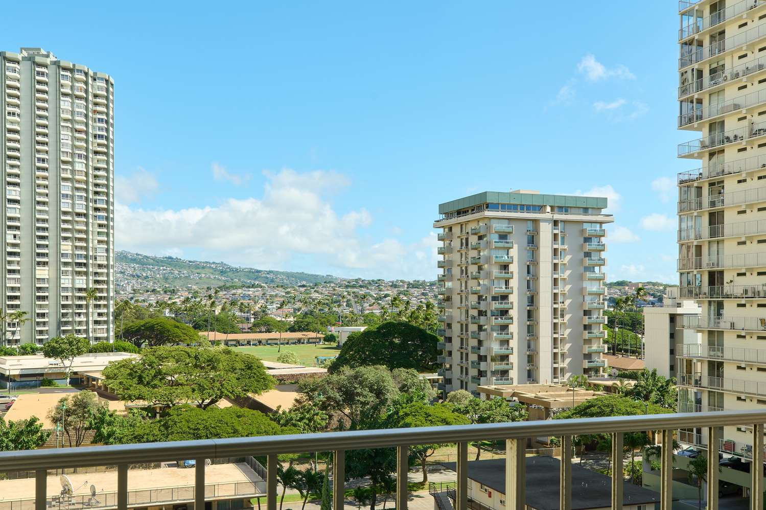 Ewa Hotel Waikiki 23/24