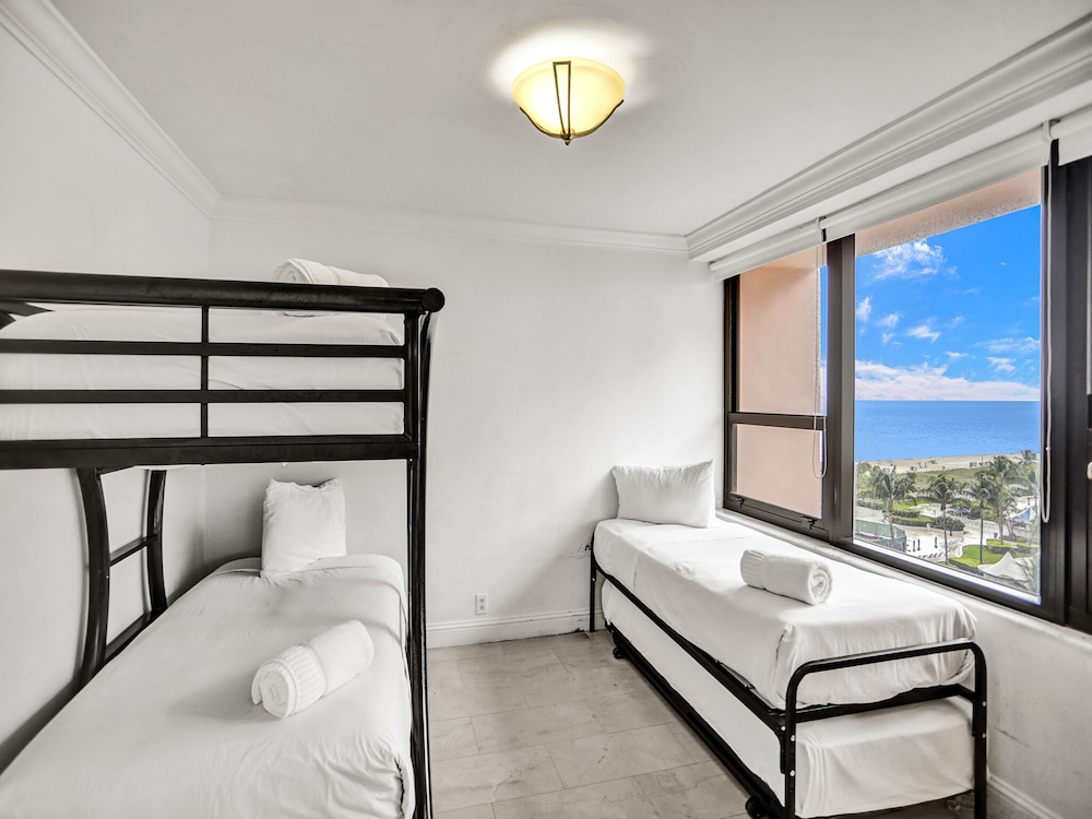 Beach, Retreat, Ocean, 2 Bunk Beds, 2 Queen Beds, Trundle Bed