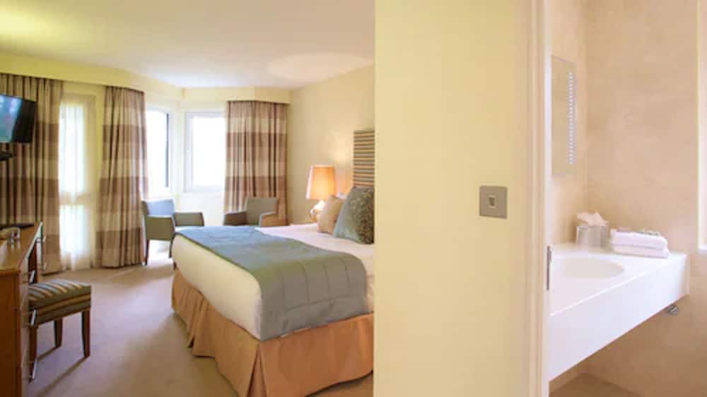 Marwell Hotel 8/60