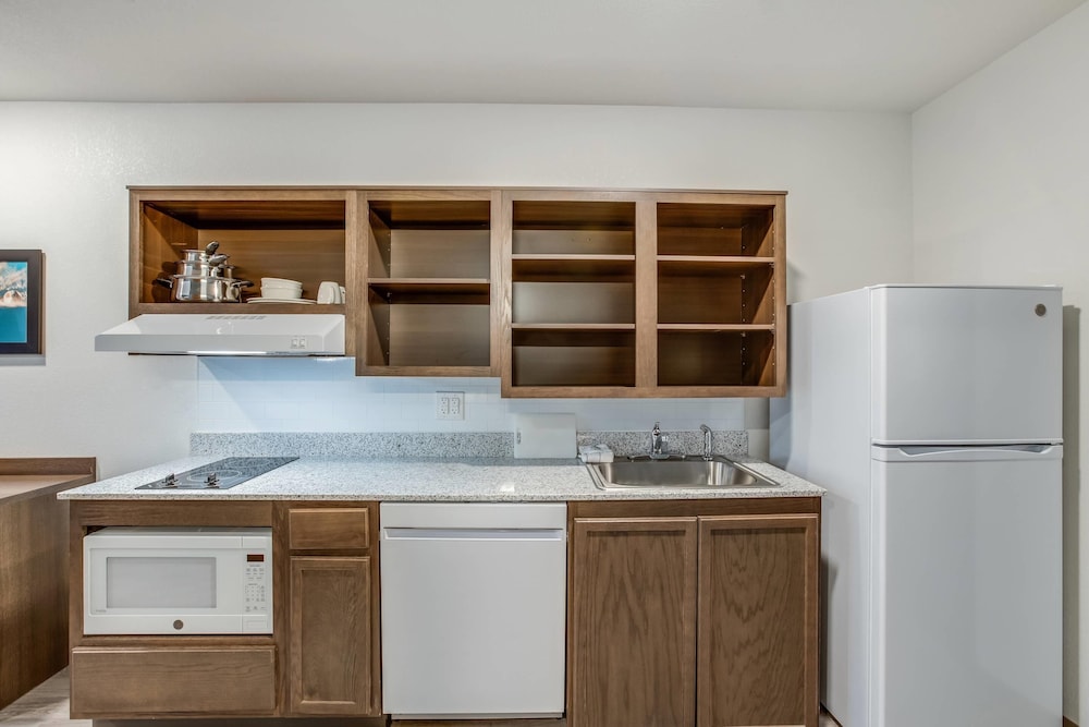 WoodSpring Suites Novi Farmington 42/47