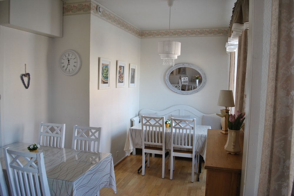 Solsta Hotell 37/42