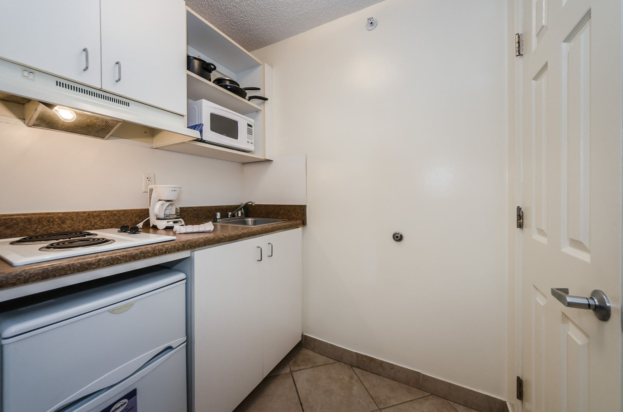Upgrade, Queen Bed, Kitchen, Suburban Extended Stay Clearwater 5/5