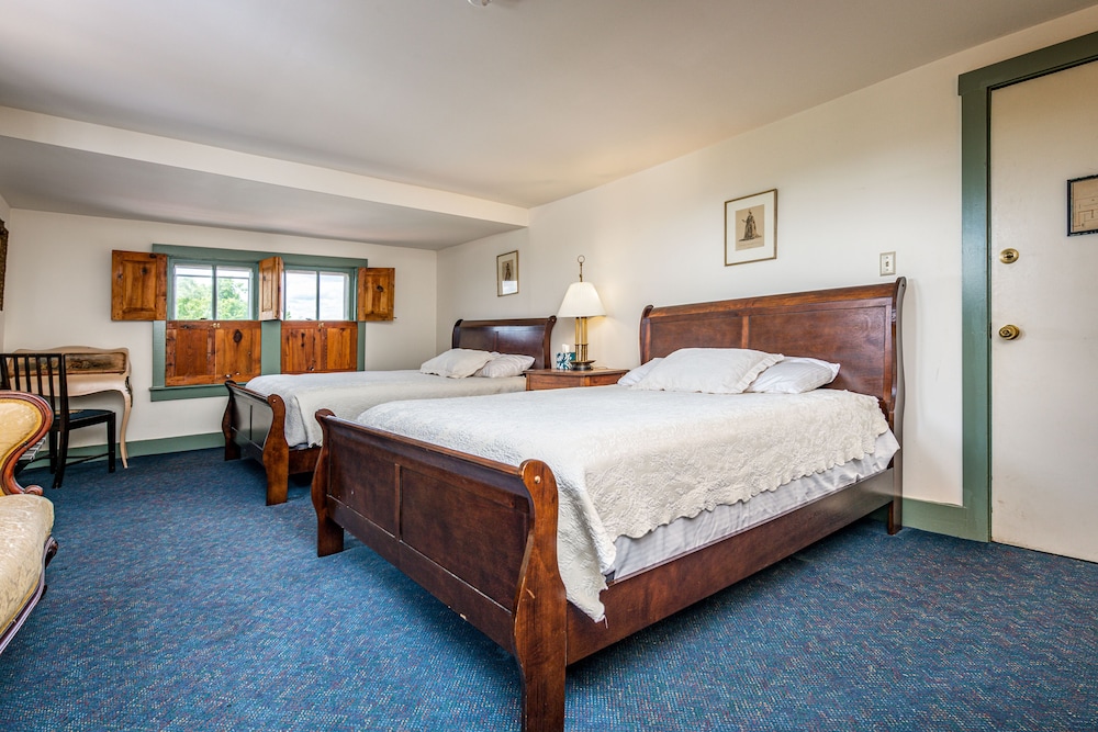 Wayside Inn 19/72