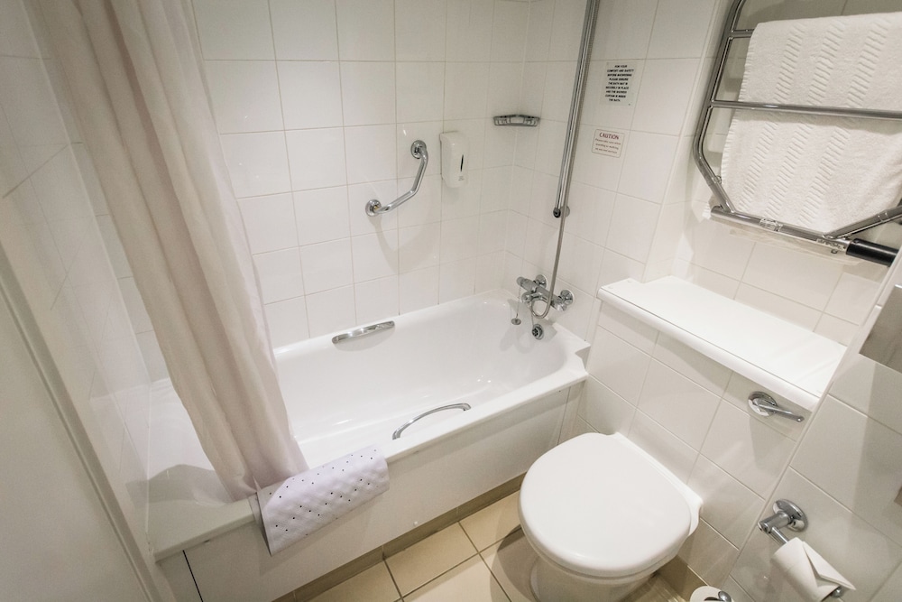 Britannia Airport Hotel Manchester 48/50