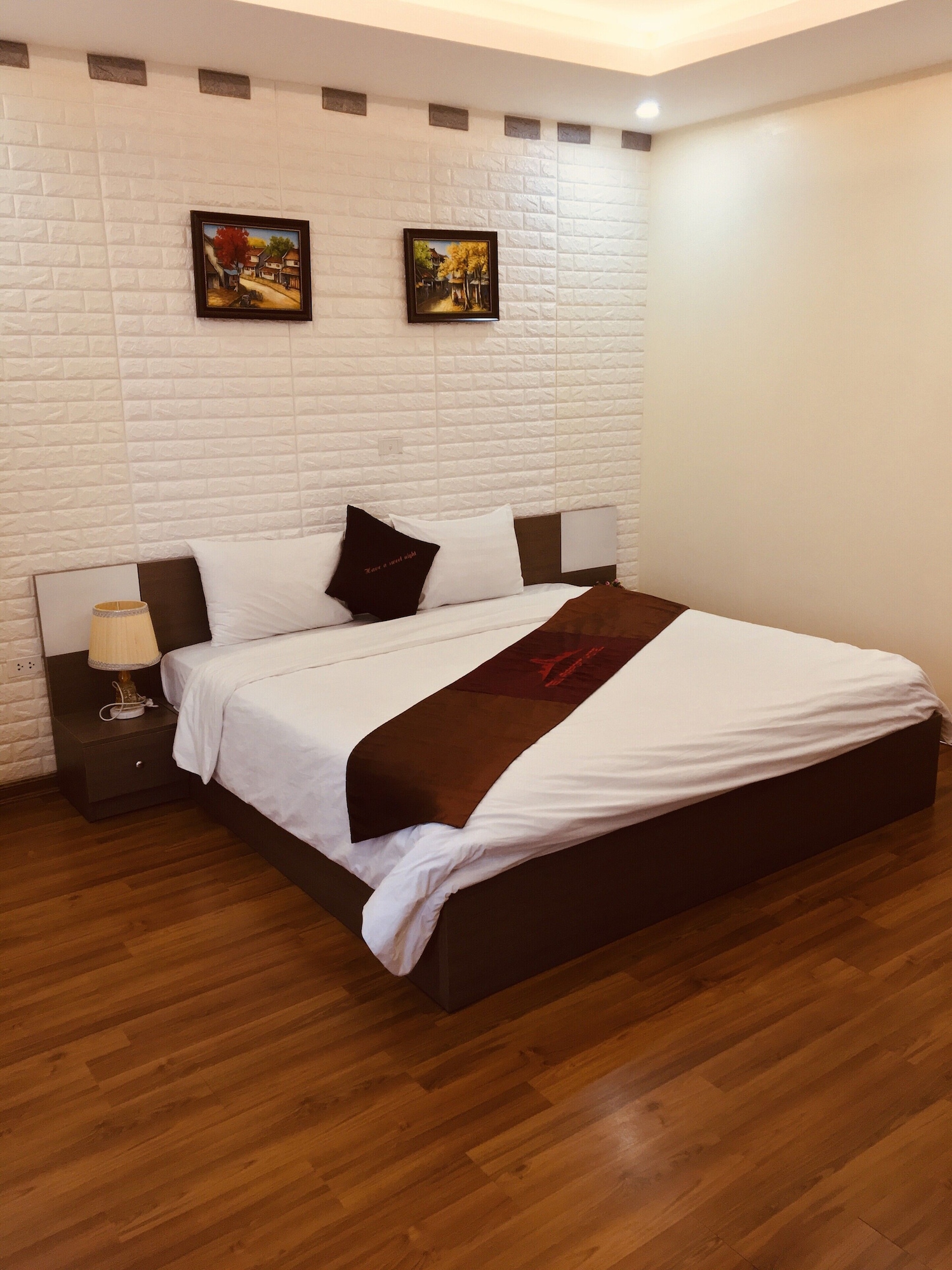 DELUXE, DOUBLE BED
