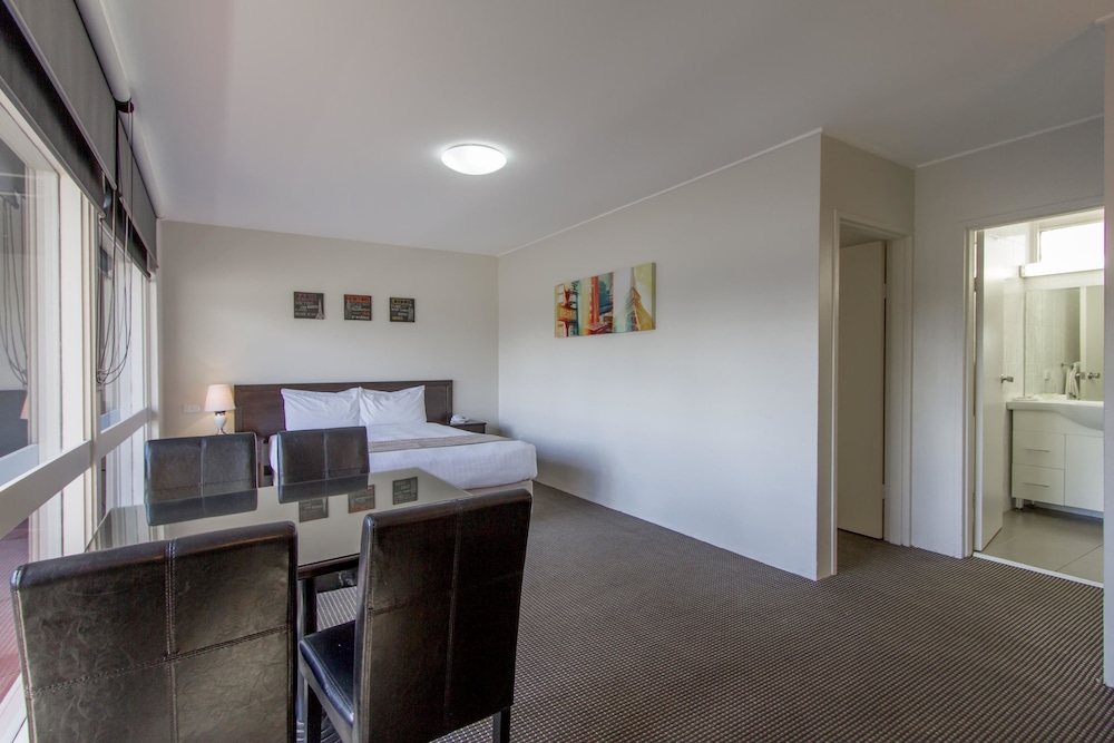 Sunshine Motor Inn 34/42