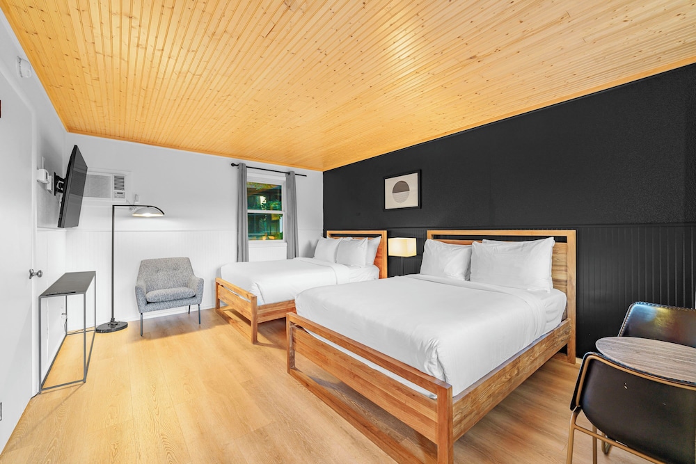Placid Bay Hotel 7/50