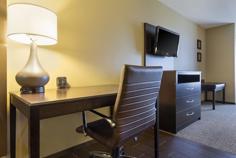 Comfort Suites & Conference Center Worthington MN 35/38
