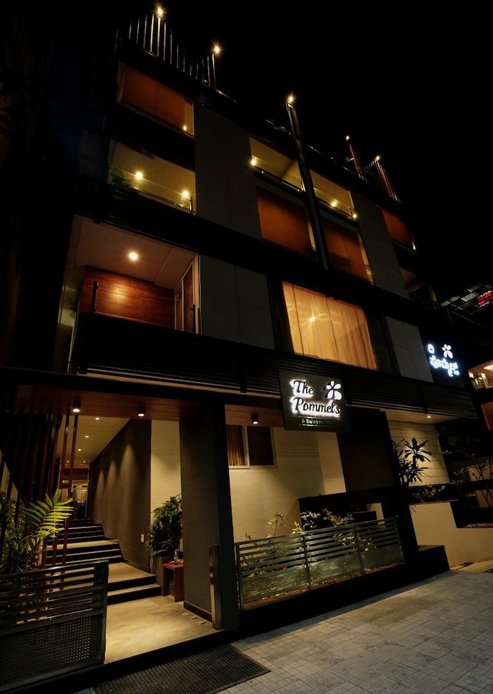The Pommels Business Hotel 1/25