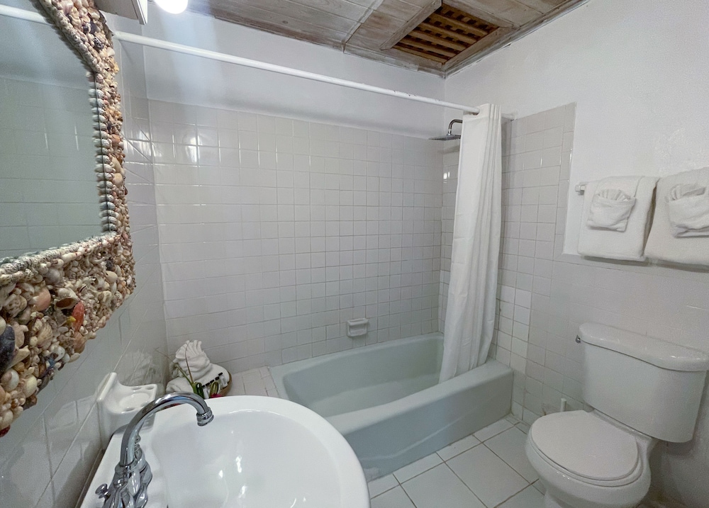 Tingum Village Hotel 46/50