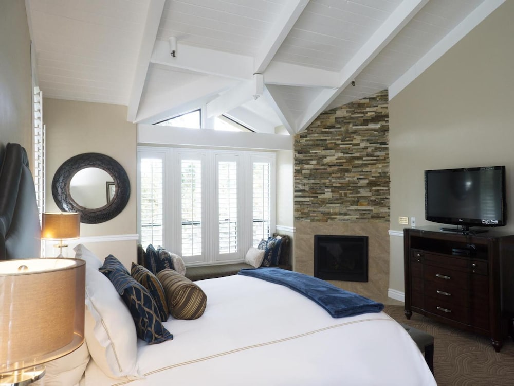 Carriage House Inn 20/35