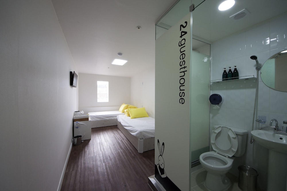 24 Guesthouse Myeongdong Town 16/55
