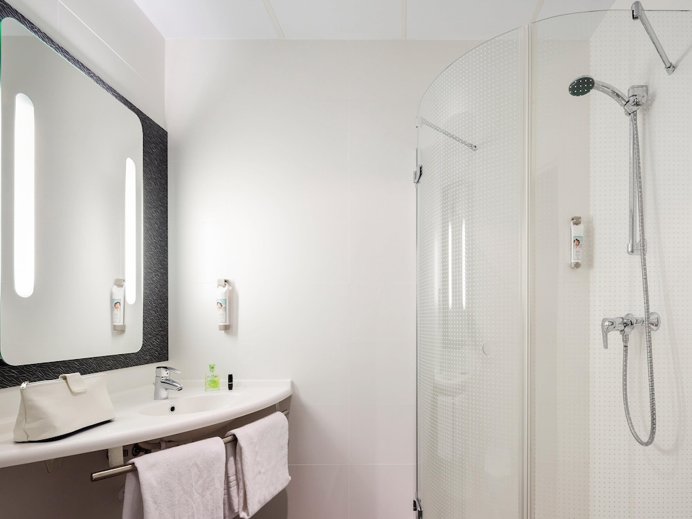 Ibis Sevilla 13/73