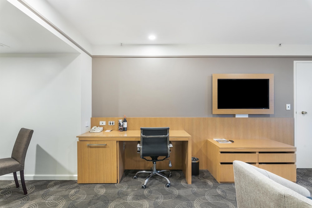 Stamford Plaza Adelaide 34/48