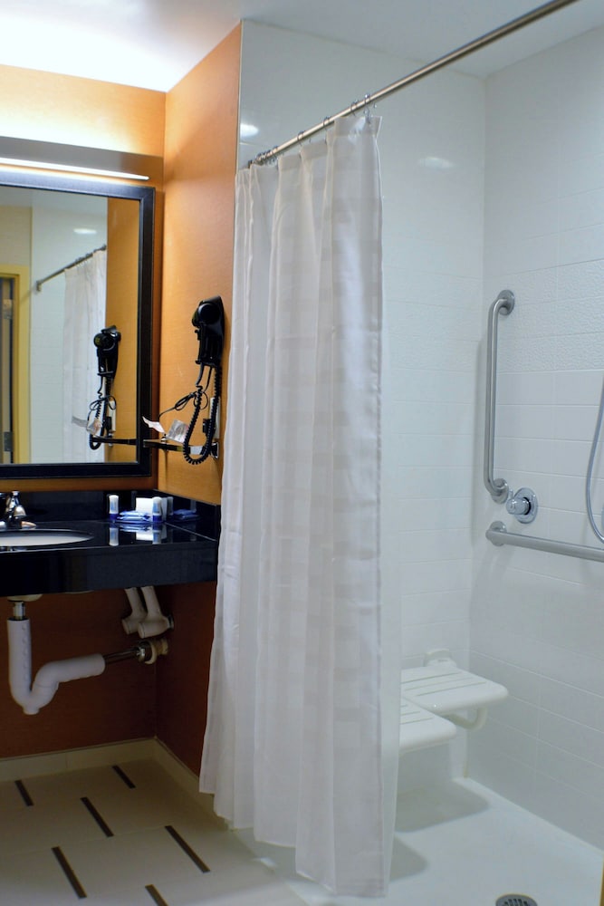 Room, King Bed, Accessible, Fairfield Inn And Suites Stafford Quantico 3/3