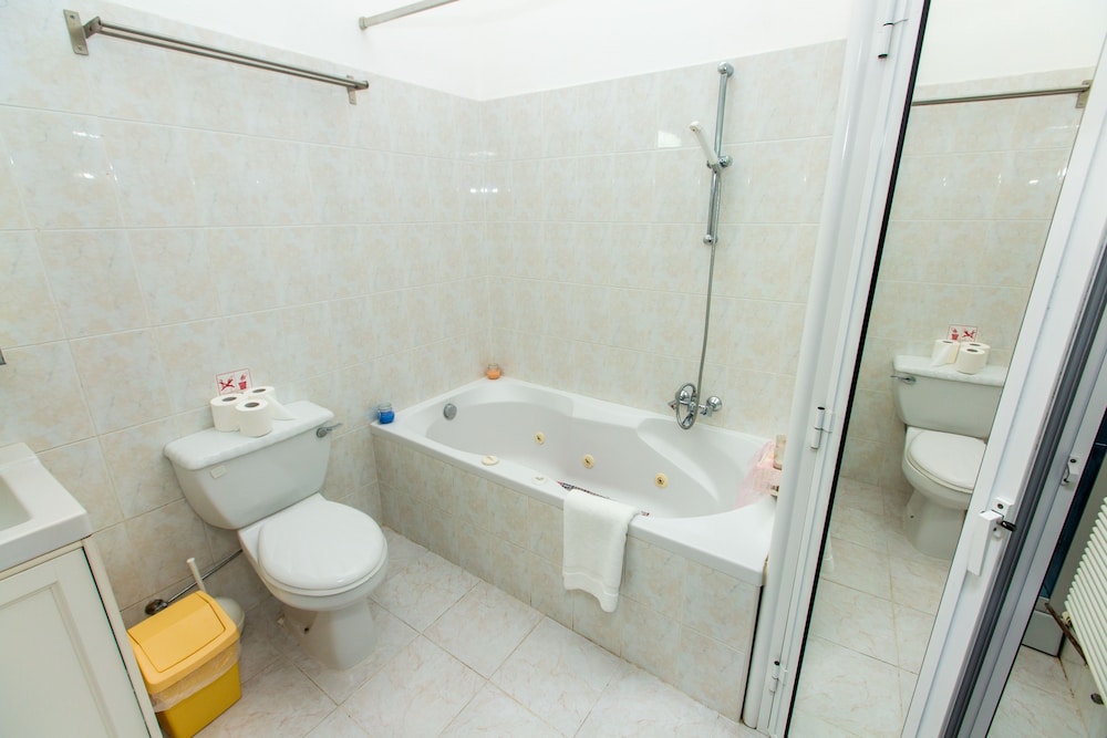 Fitos Inn Guest House 46/50
