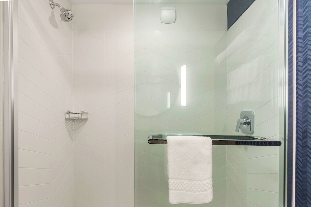Room, King Bed, Accessible, Fairfield Inn & Suites by Marriott Seattle Downtown/Seattle Center 5/5
