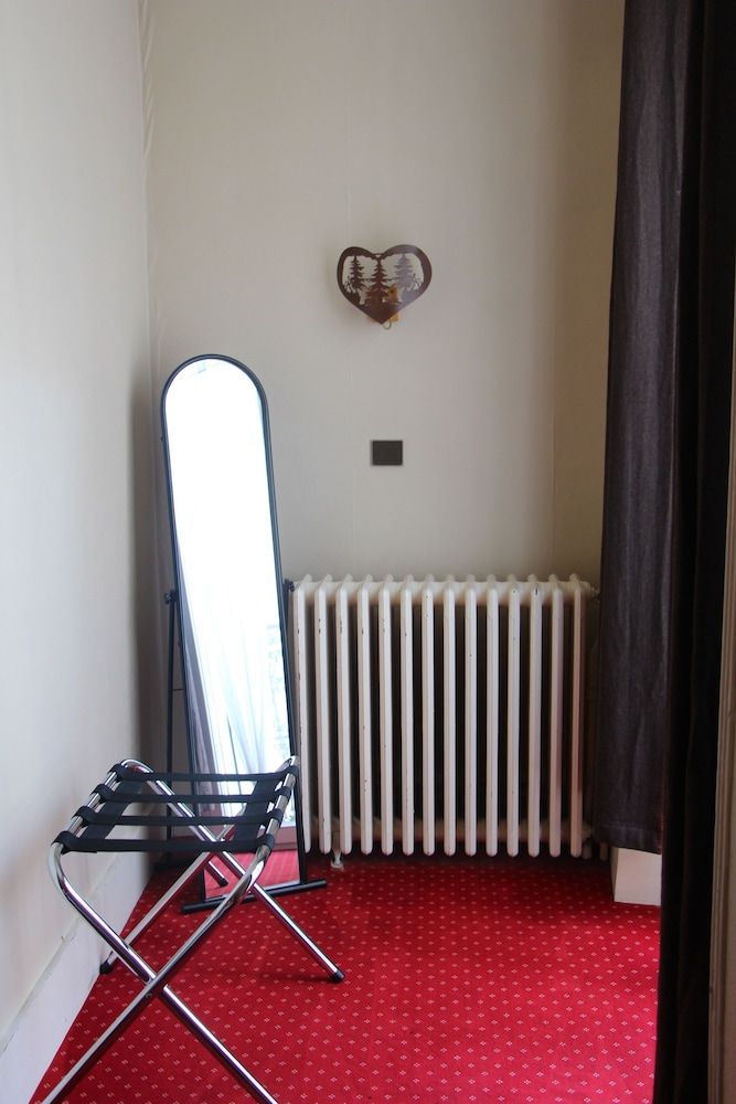 Cecil Hotel 23/49