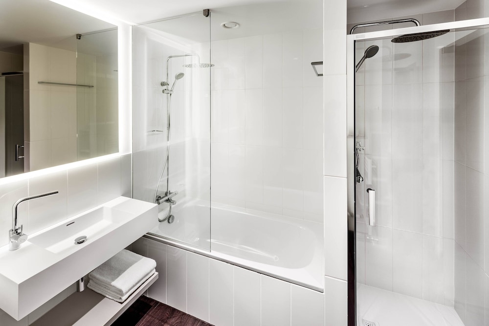 Courtyard By Marriott Prague Airport 10/59
