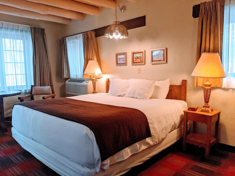 Sagebrush Inn Suites 33/81