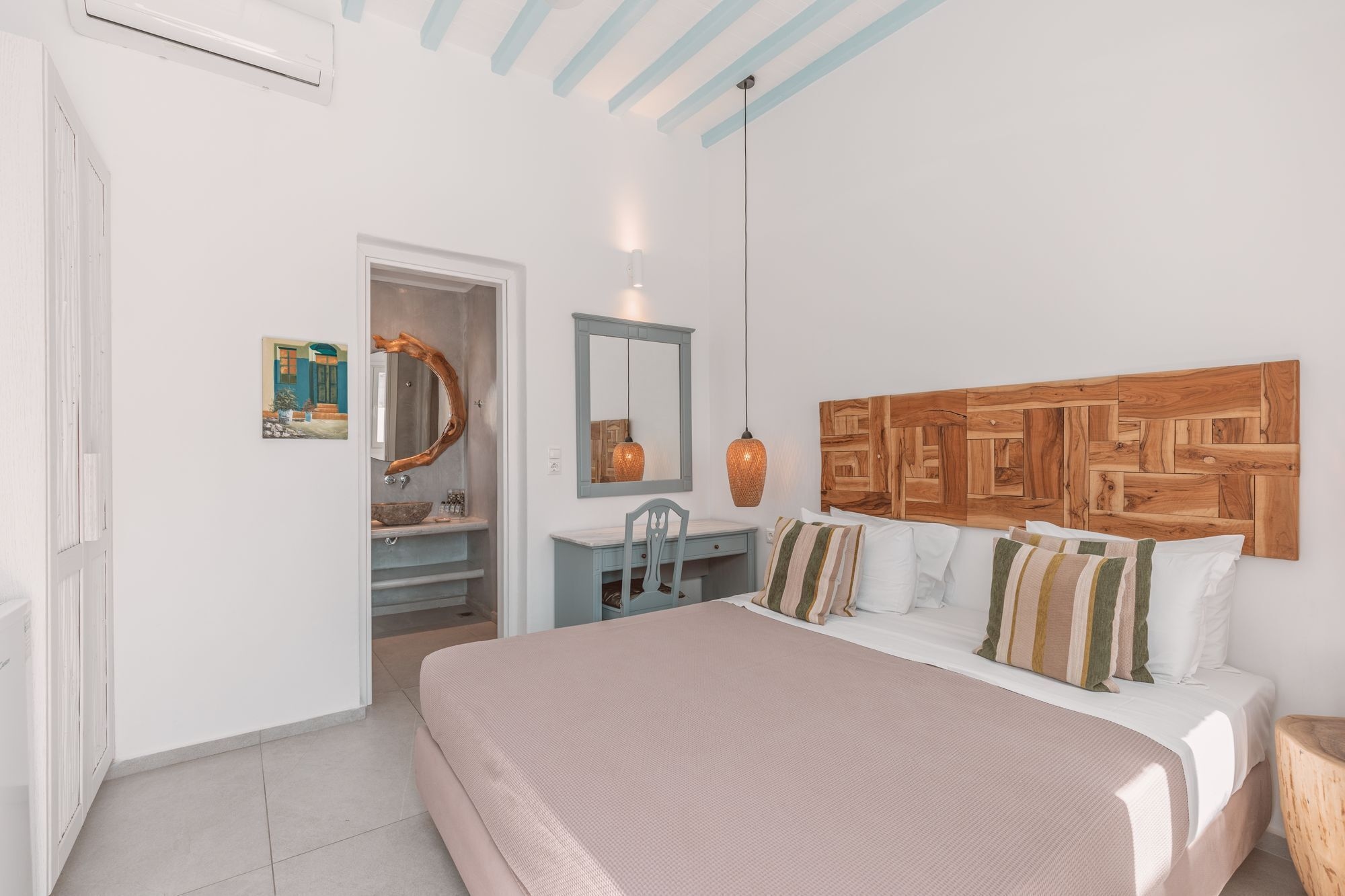 Petite, Queen Bed, Garden View, Terrace