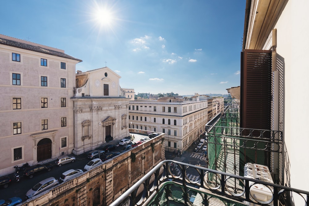 Adas Hotel 6/80